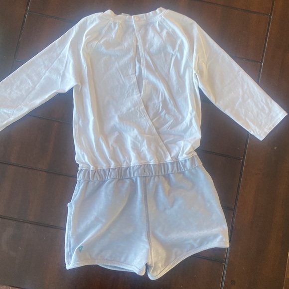 One piece Short Outfit - Picture 2 of 2